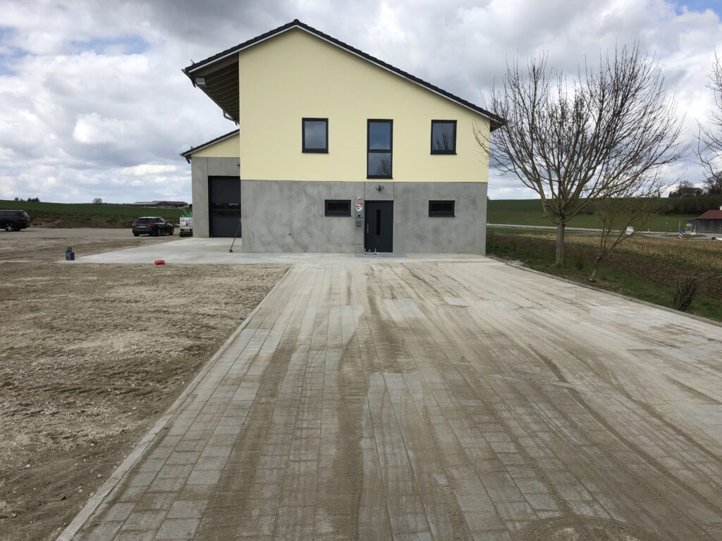 Pflasterarbeiten am neuen Feuerwehrhaus Pfaffenhofen